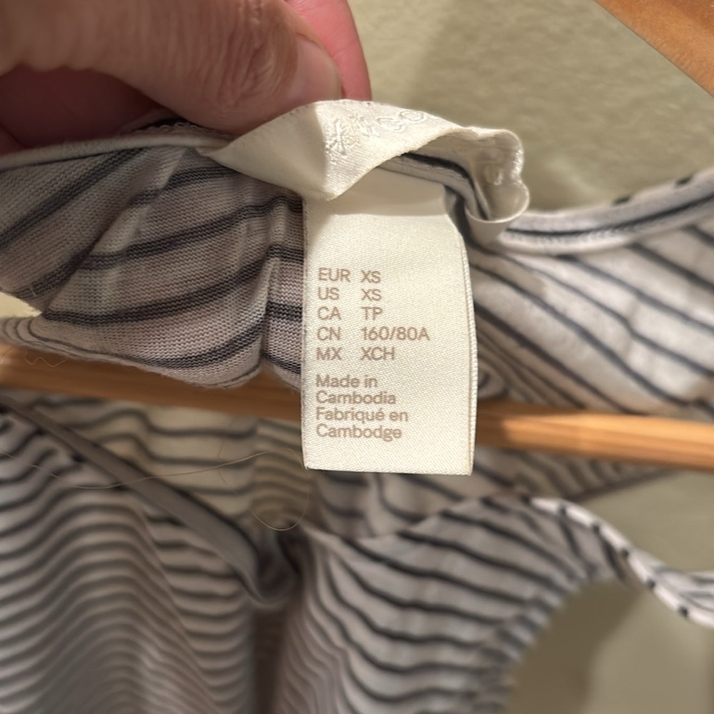 H and M Striped Sleeveless tank top - Black and White - Picture 6 of 8